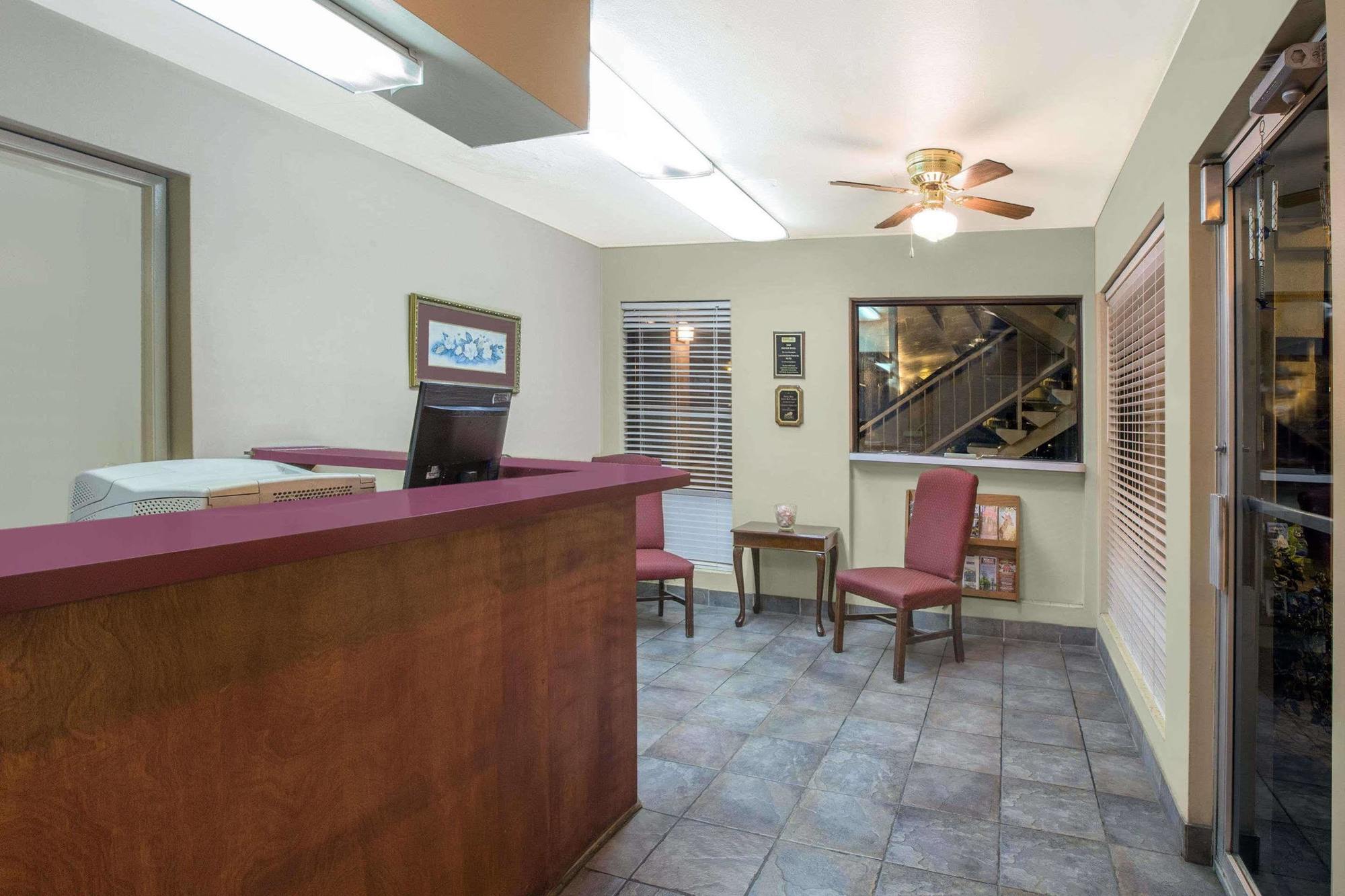 Travelodge By Wyndham Lafayette Bagian luar foto