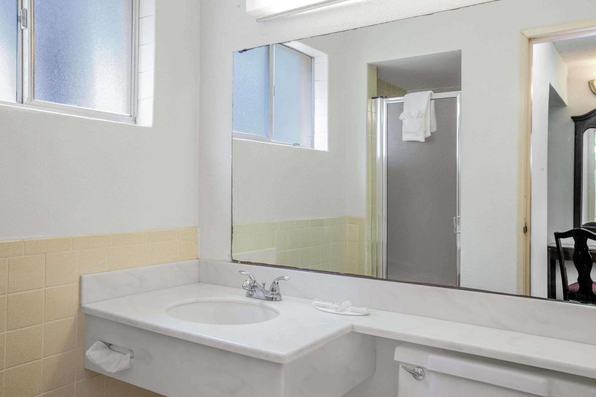 Travelodge By Wyndham Lafayette Bagian luar foto