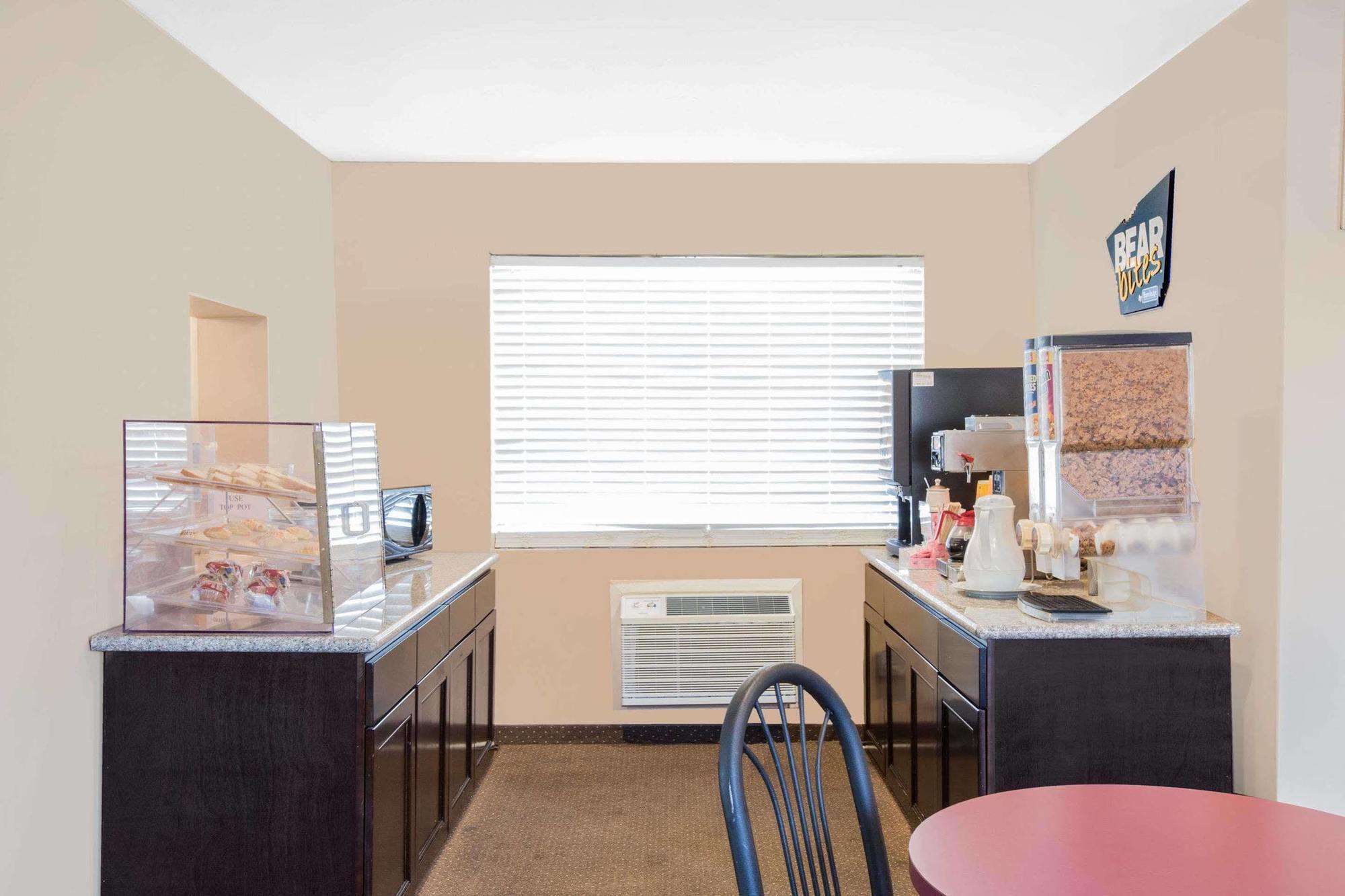 Travelodge By Wyndham Lafayette Bagian luar foto